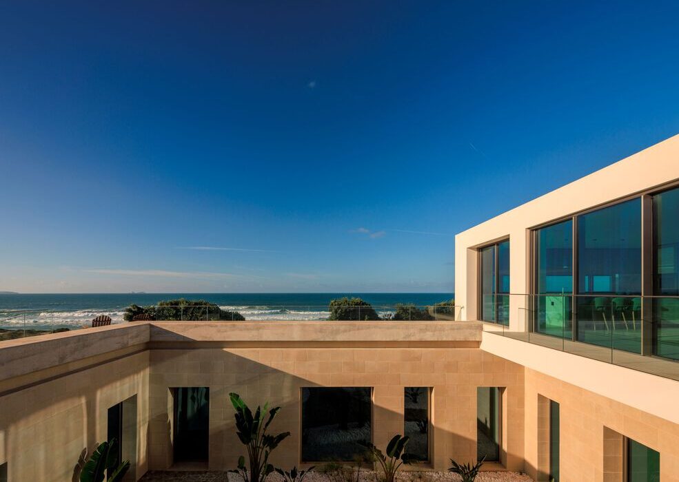 Falésia D'El Rey House / [i]da arquitectos, Silver Coast, Portugal